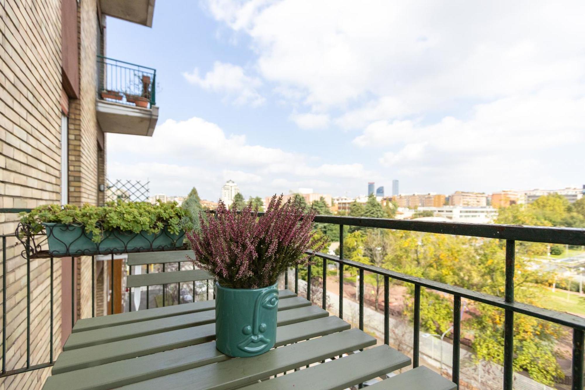 Modern With Balcony And Park View Lejlighed