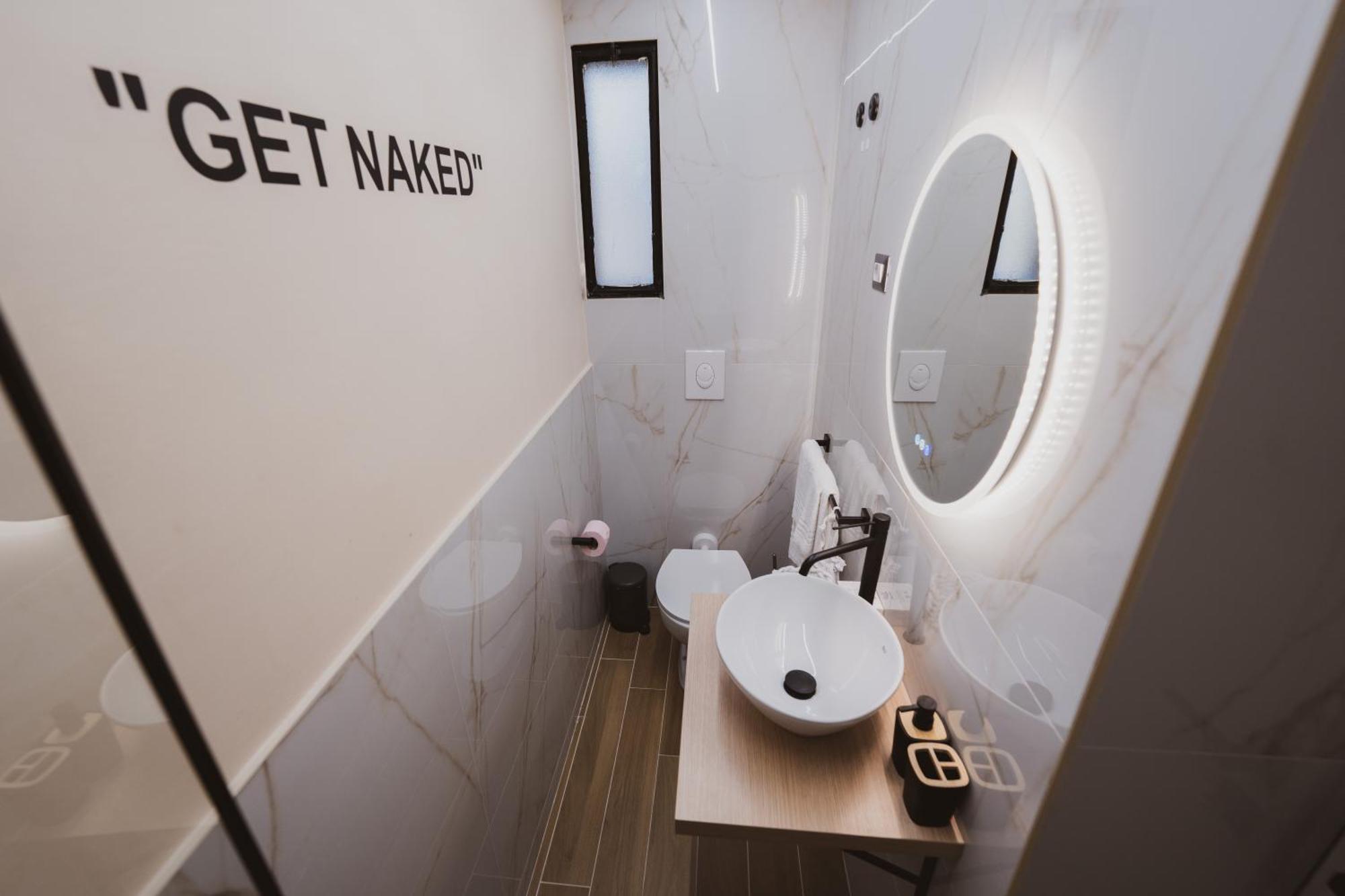 Nuova Luxury Ii Apartment