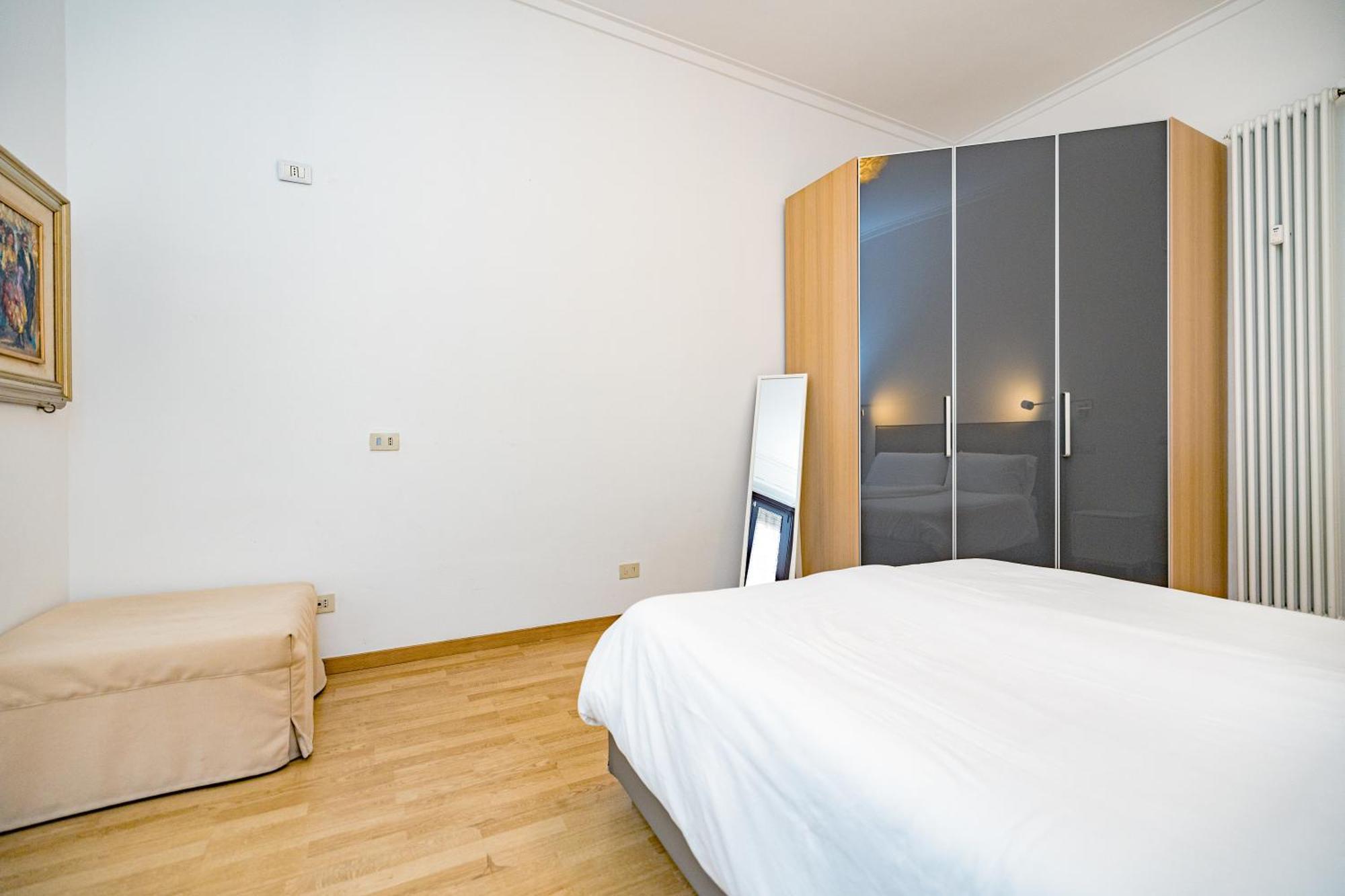 Minimal Near Bocconi Milano