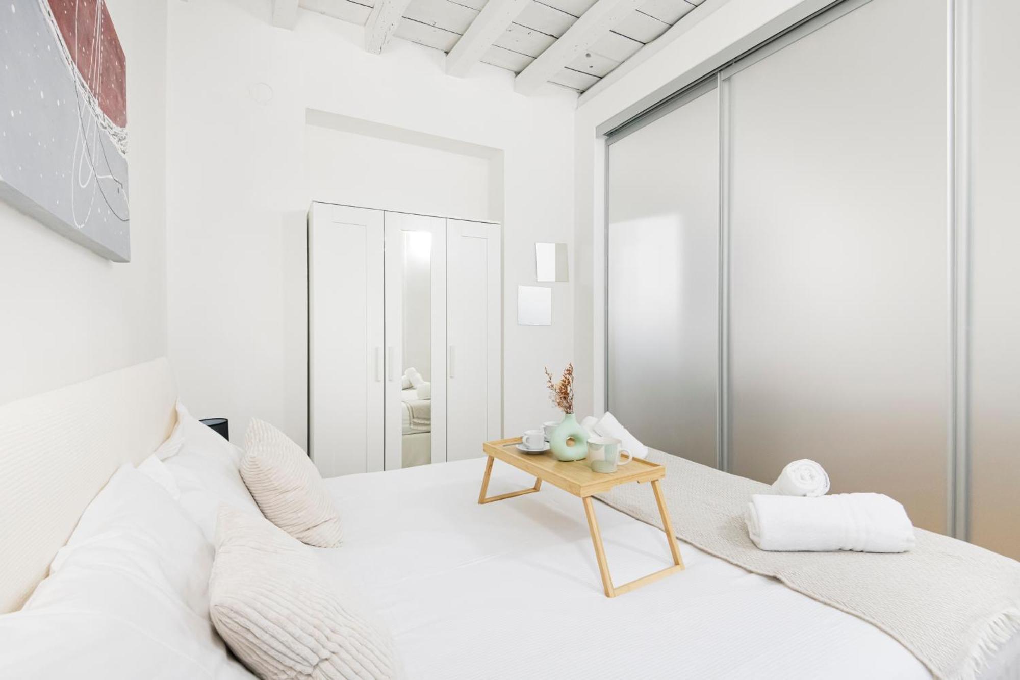 Amazing, New & Fully Furnished In Duomo Leilighet