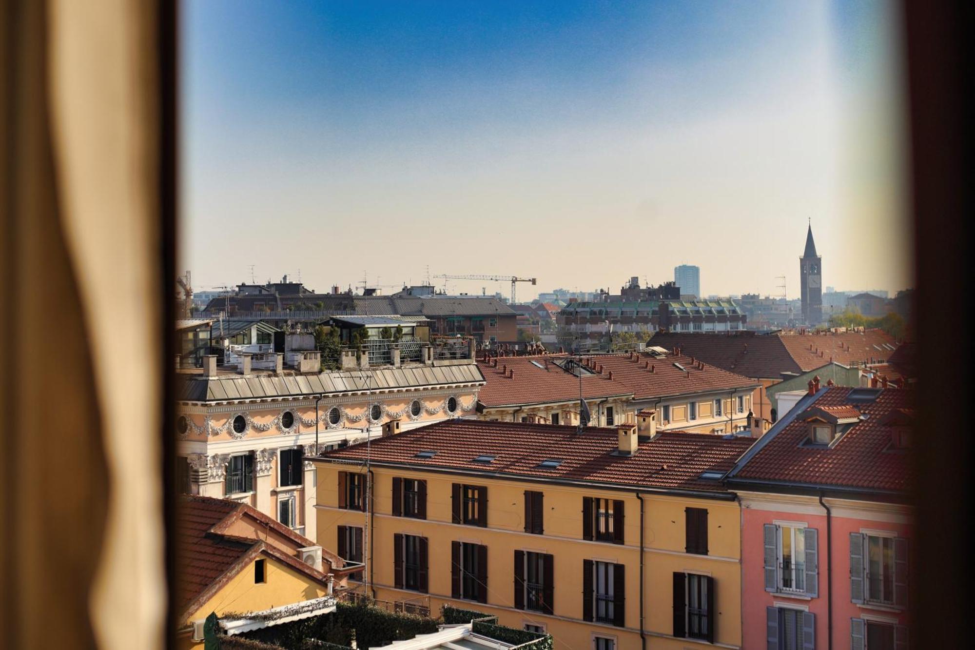 View, Elegant In Milan's Rooftops *