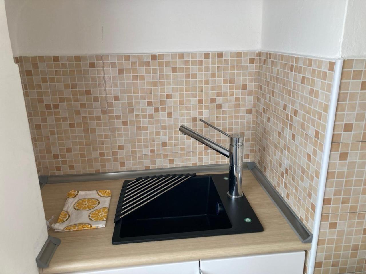 Appartamento Monolocale Con Ampio Terrazzo *