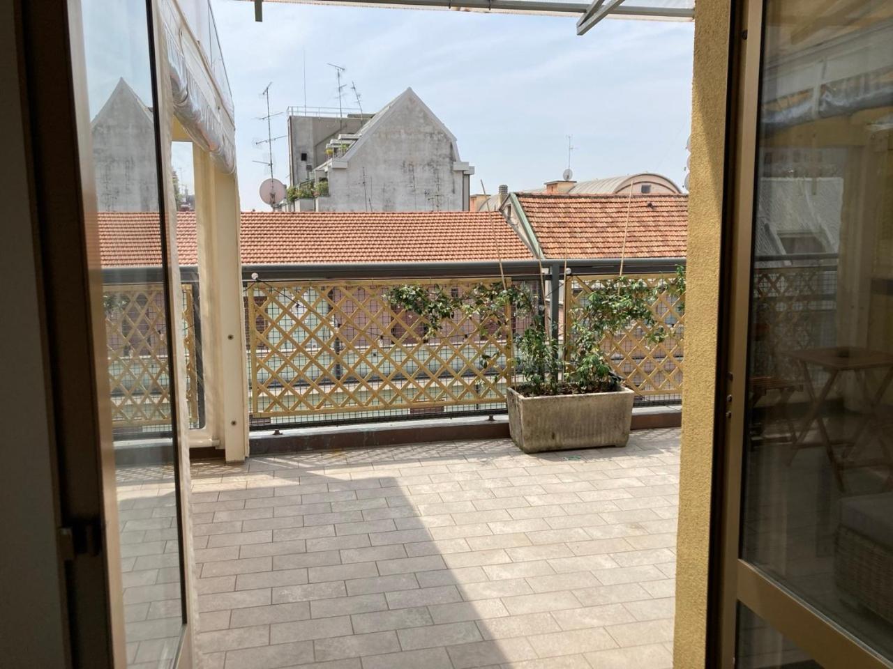 Appartamento Monolocale Con Ampio Terrazzo Milano
