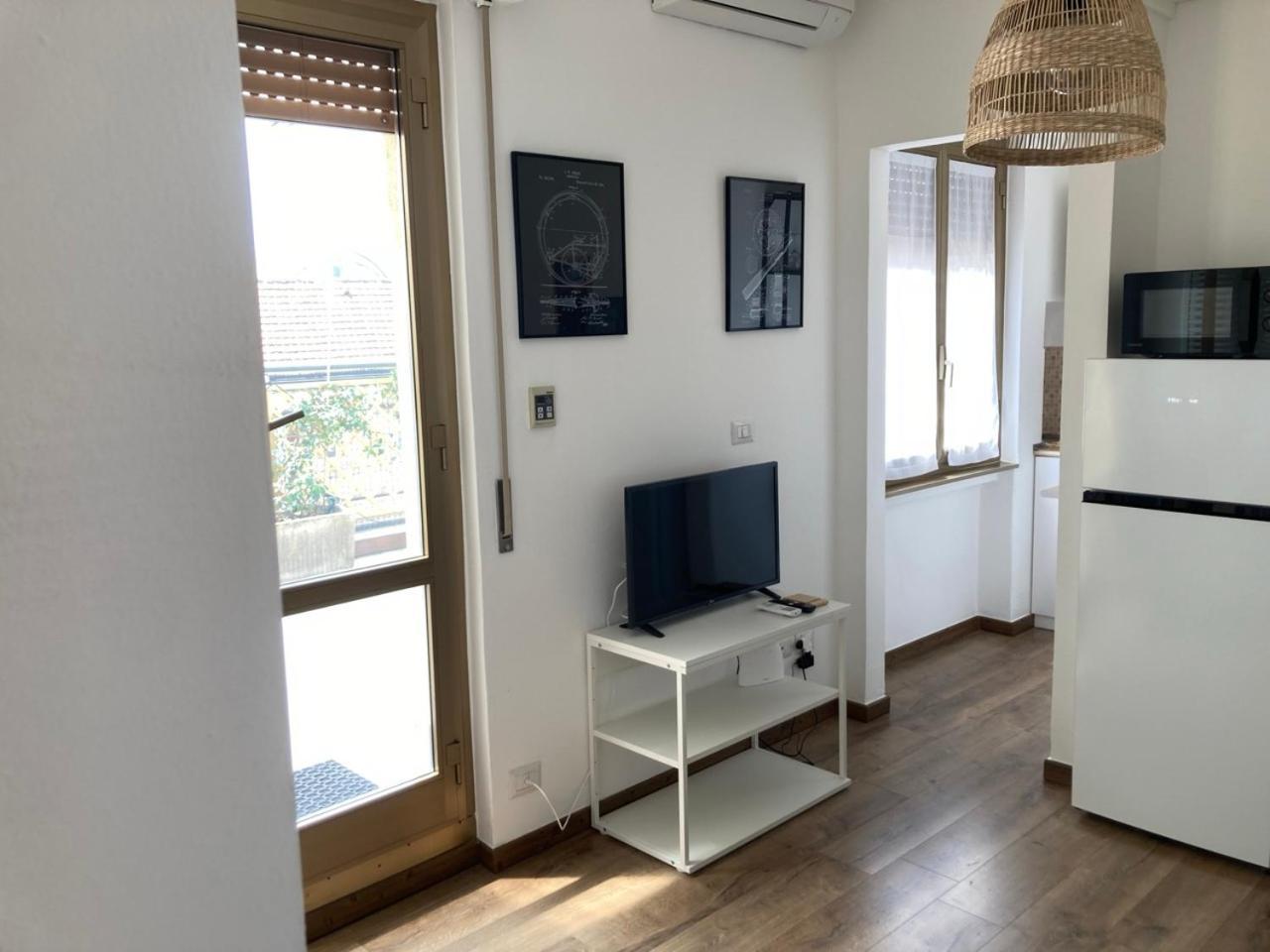 Monolocale Con Ampio Terrazzo * Milano