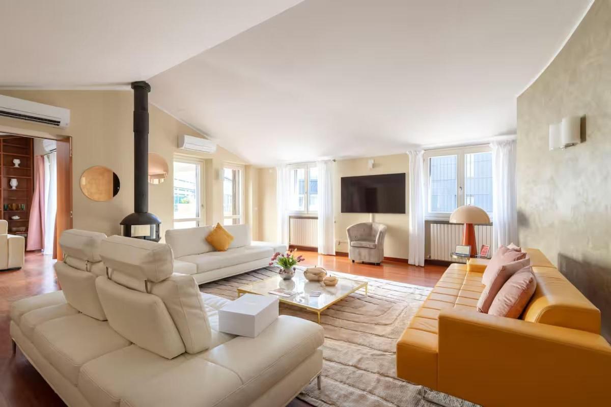 4 Bedroom With Terrace - Duomo View * Mailand