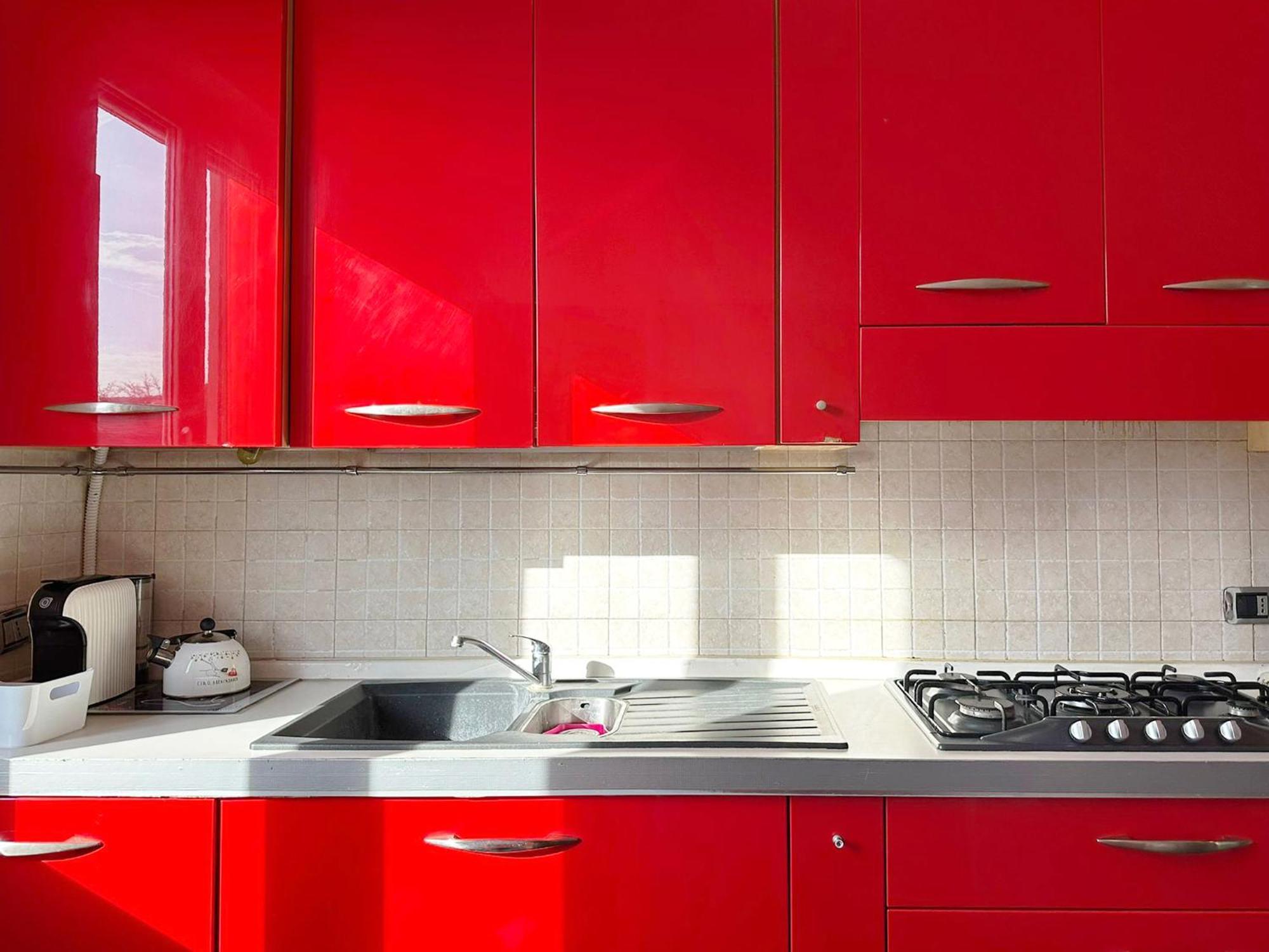 Red House - Beautiful - Metro M1 Milano