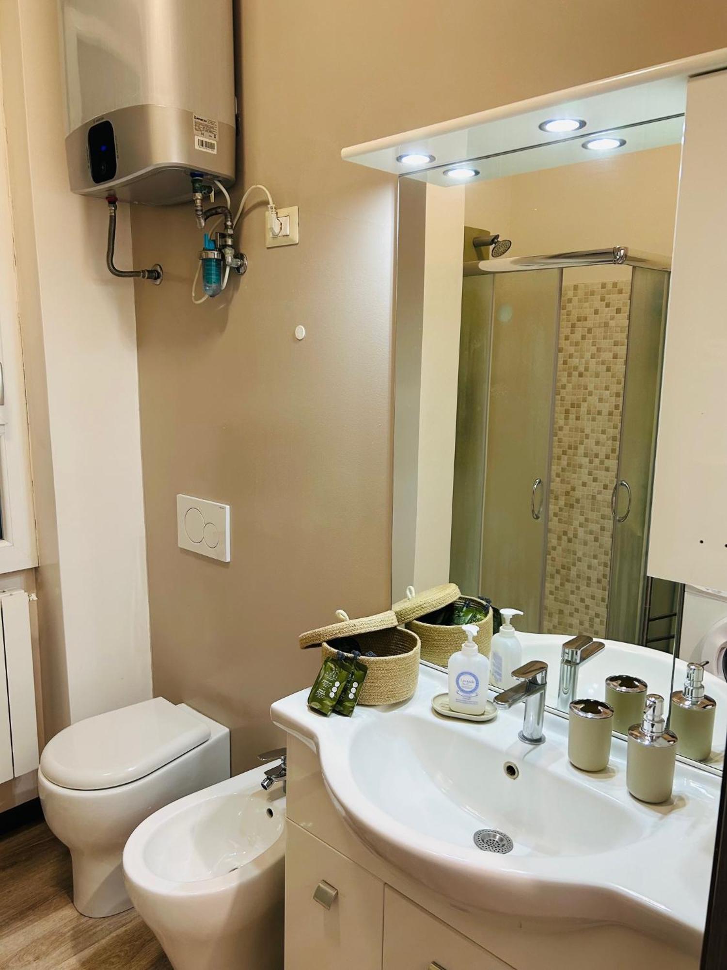 Chiara 18 - M4 Metro Blu Apartment Milan