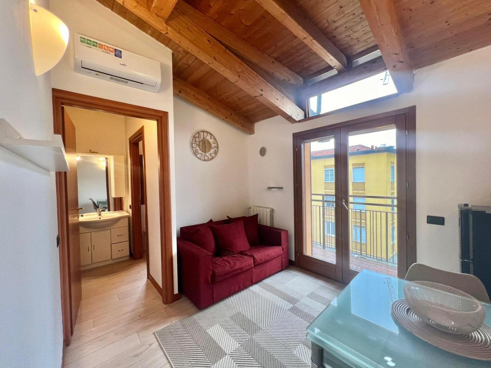 Moderno Con Design Caldo E Accogliente, Con Parcheggio Gratuito E Balcone Privato, Vicino A Fiere, Eventi E Concerti Apartment *