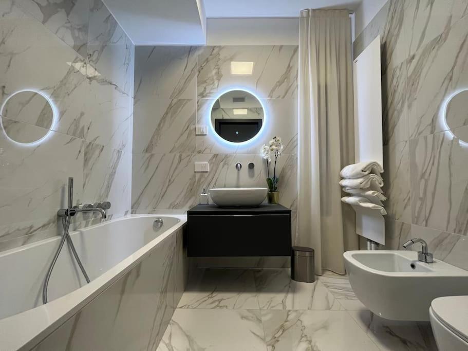 Luxury Close To Citylife Casa vacanze *