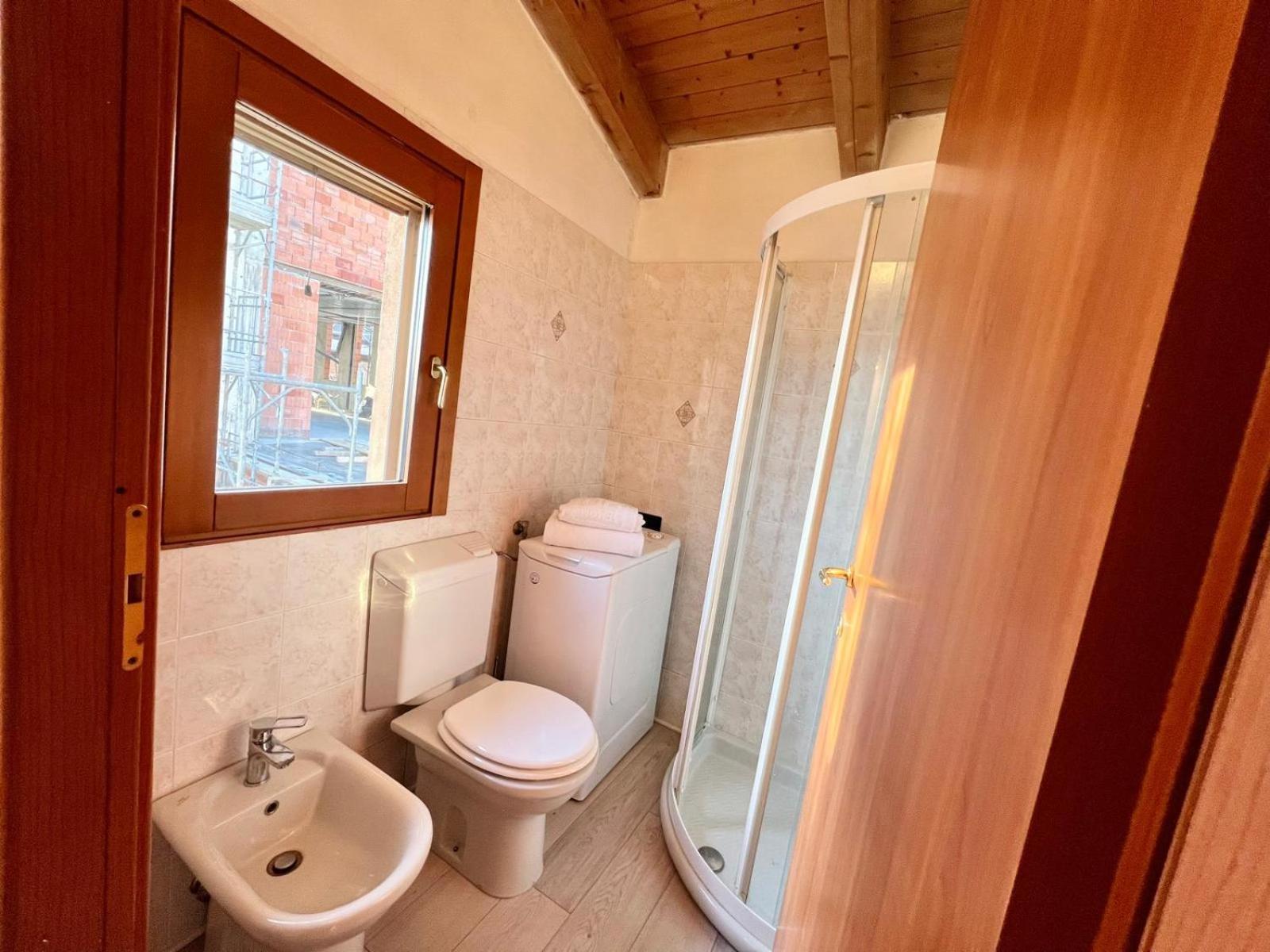 Moderno Con Design Caldo E Accogliente, Con Parcheggio Gratuito E Balcone Privato, Vicino A Fiere, Eventi E Concerti Apartment Milan