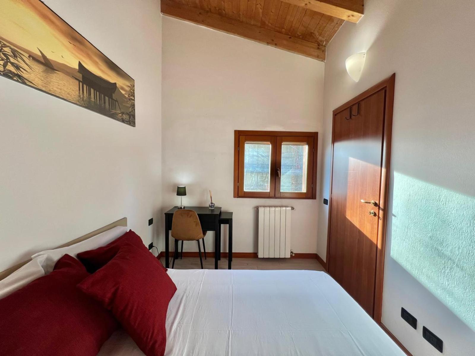 Moderno Con Design Caldo E Accogliente, Con Parcheggio Gratuito E Balcone Privato, Vicino A Fiere, Eventi E Concerti *