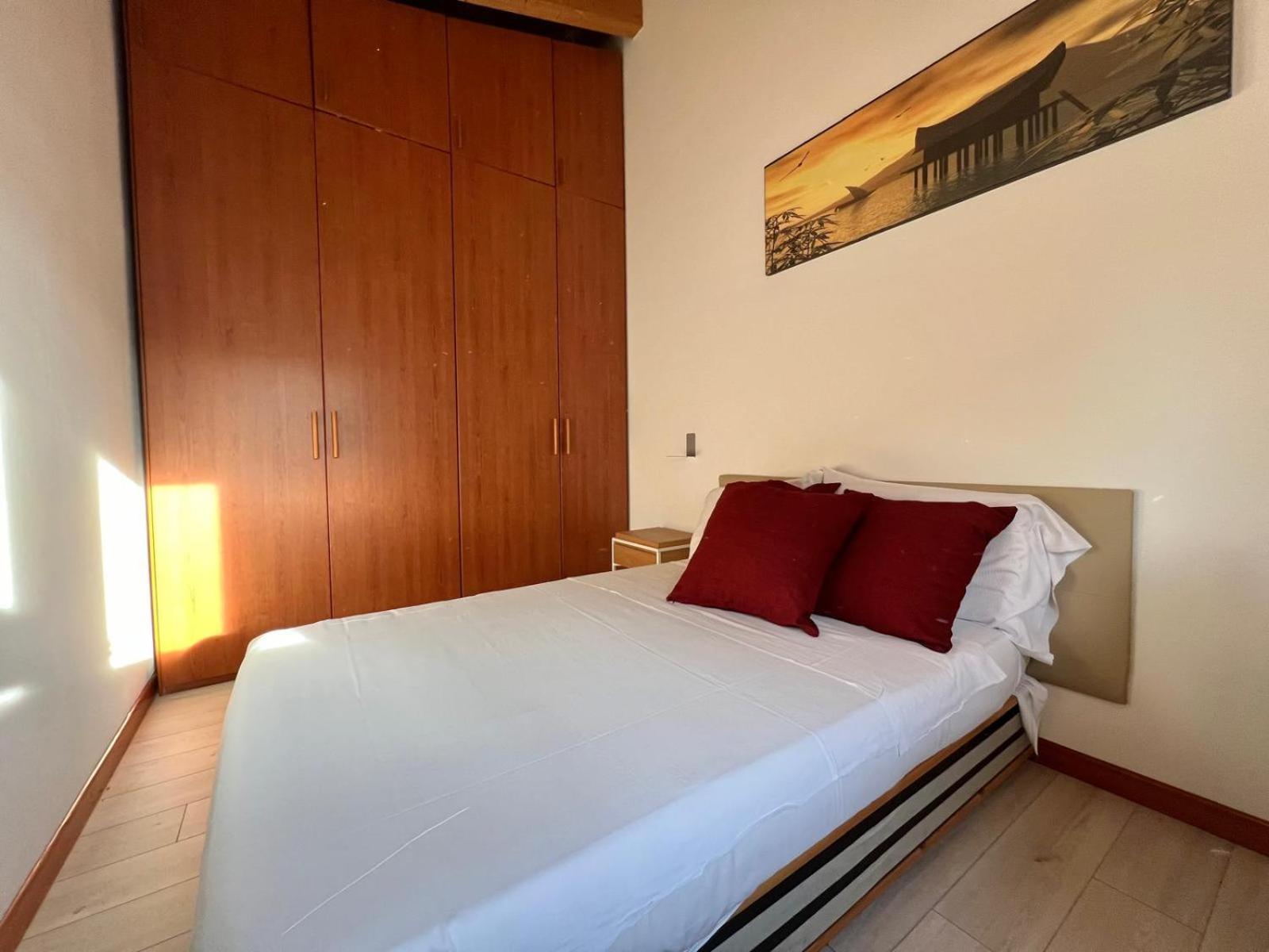 Moderno Con Design Caldo E Accogliente, Con Parcheggio Gratuito E Balcone Privato, Vicino A Fiere, Eventi E Concerti