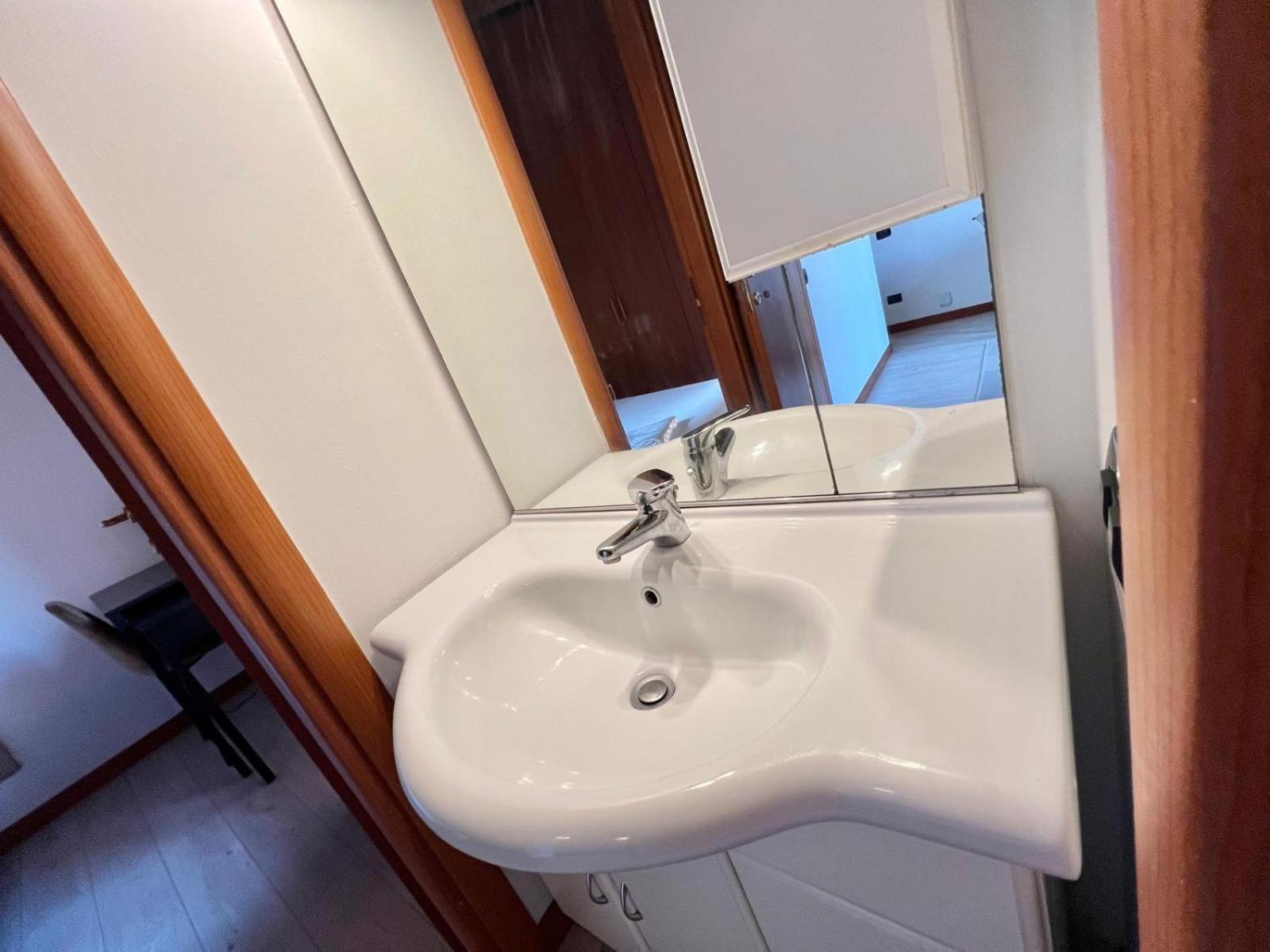 Moderno Con Design Caldo E Accogliente, Con Parcheggio Gratuito E Balcone Privato, Vicino A Fiere, Eventi E Concerti Apartment *