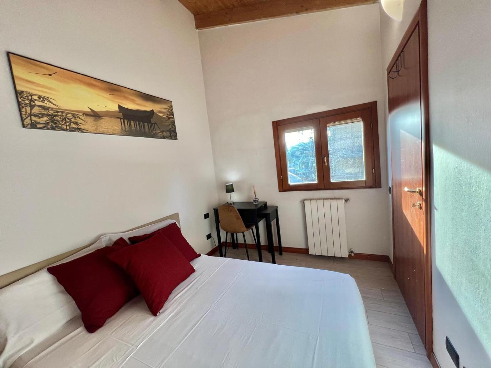 Moderno Con Design Caldo E Accogliente, Con Parcheggio Gratuito E Balcone Privato, Vicino A Fiere, Eventi E Concerti Apartment Milan