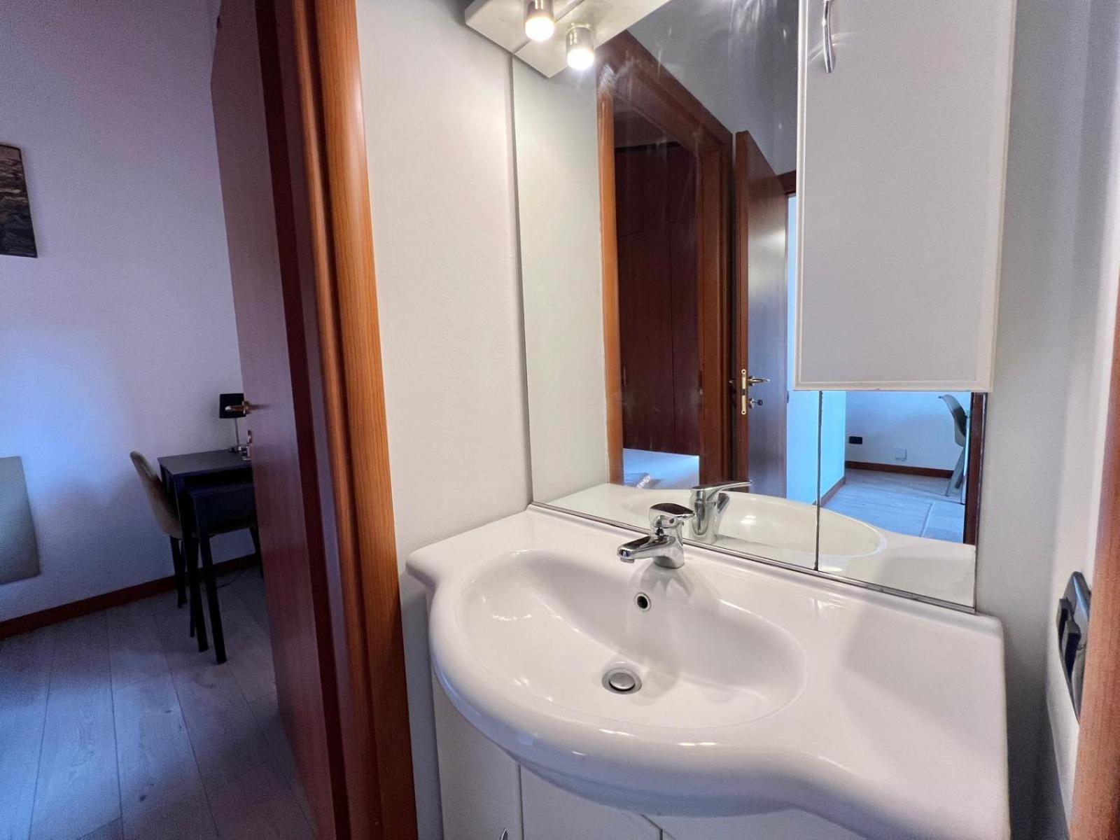 Apartment Moderno Con Design Caldo E Accogliente, Con Parcheggio Gratuito E Balcone Privato, Vicino A Fiere, Eventi E Concerti Milan