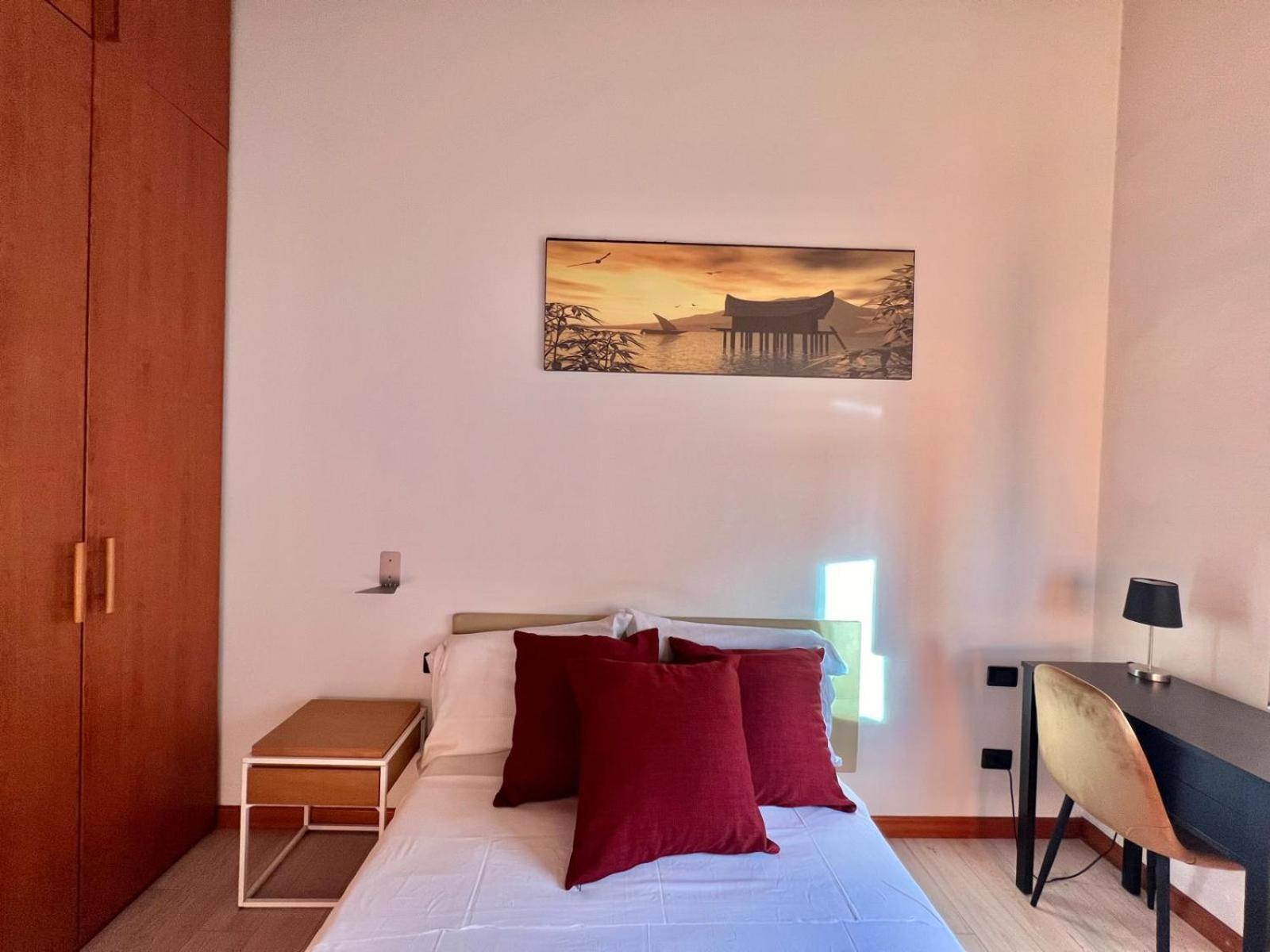 Moderno Con Design Caldo E Accogliente, Con Parcheggio Gratuito E Balcone Privato, Vicino A Fiere, Eventi E Concerti Milan