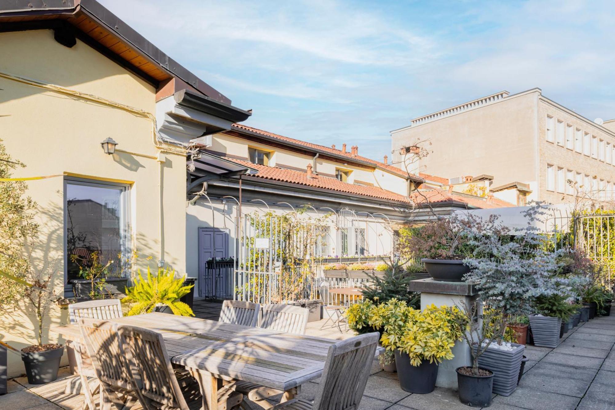 Amazing In San Babila Apartment