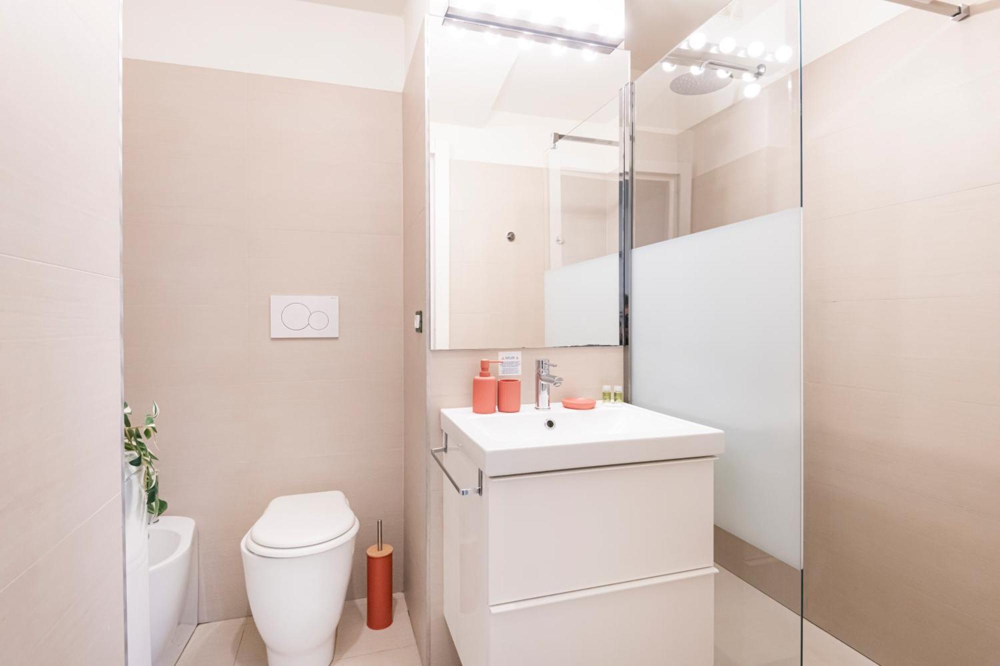 Amazing In San Babila Apartment