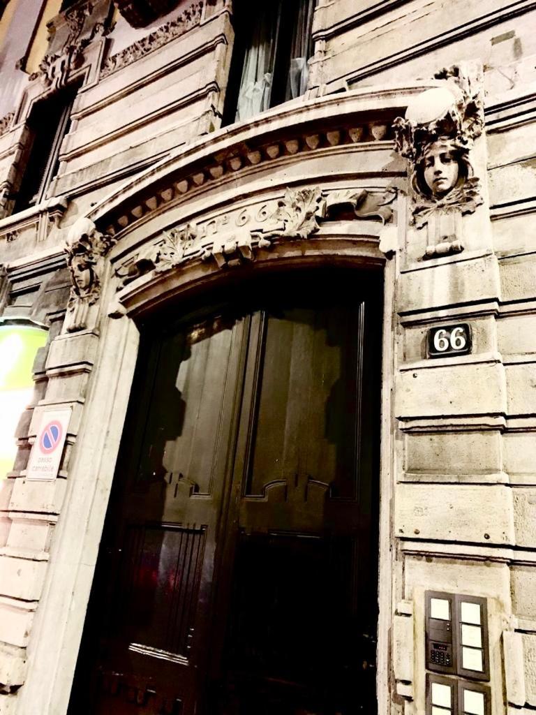 Luxury In Art Nouveau Building Next To Metro Station Bed & Breakfast *