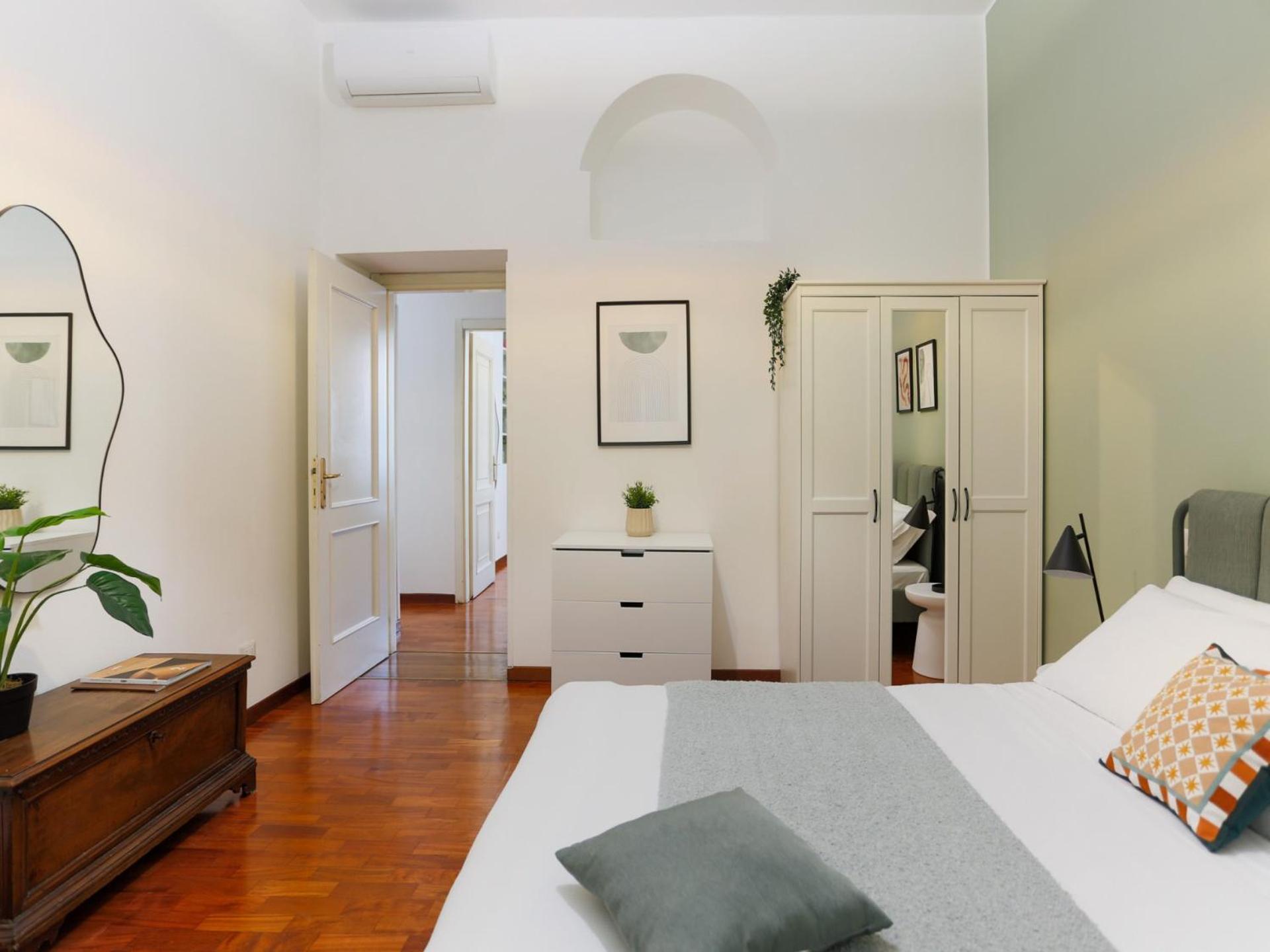The Rent - Modern Two-bedroom In Porta Romana Apartment *