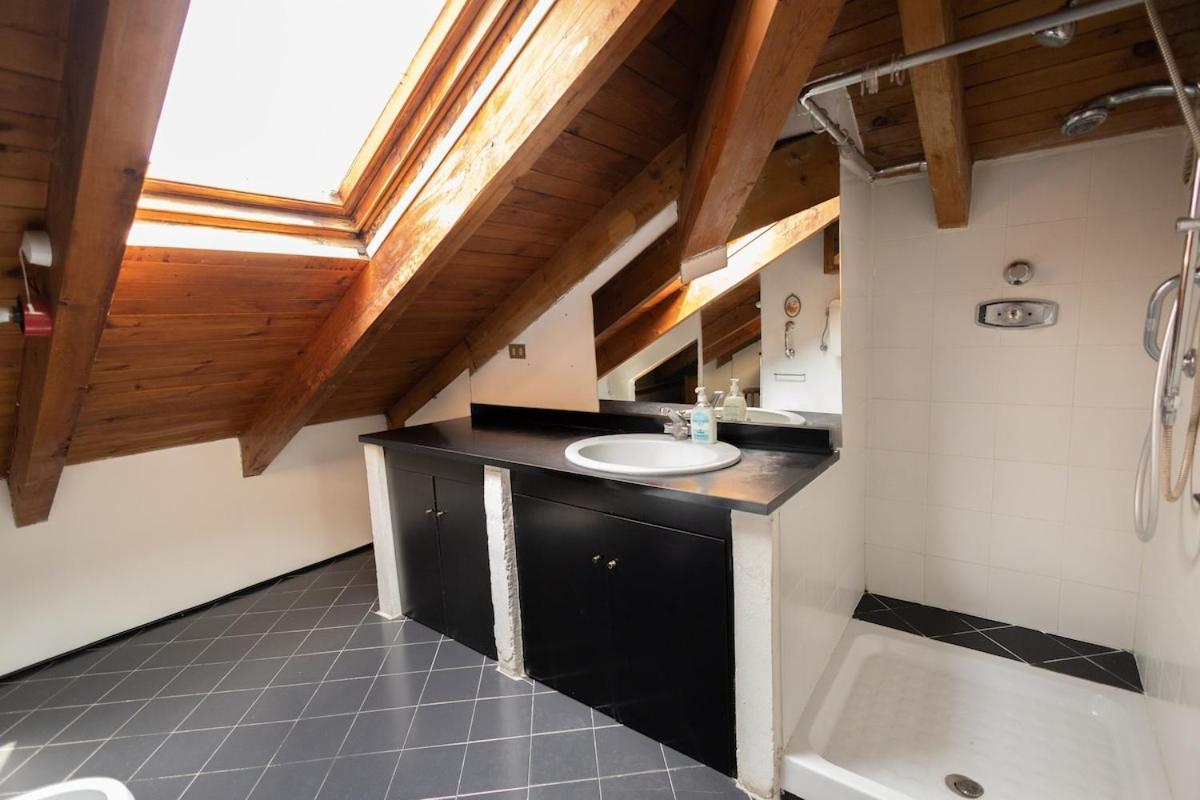 Lovely Attic Apartment *