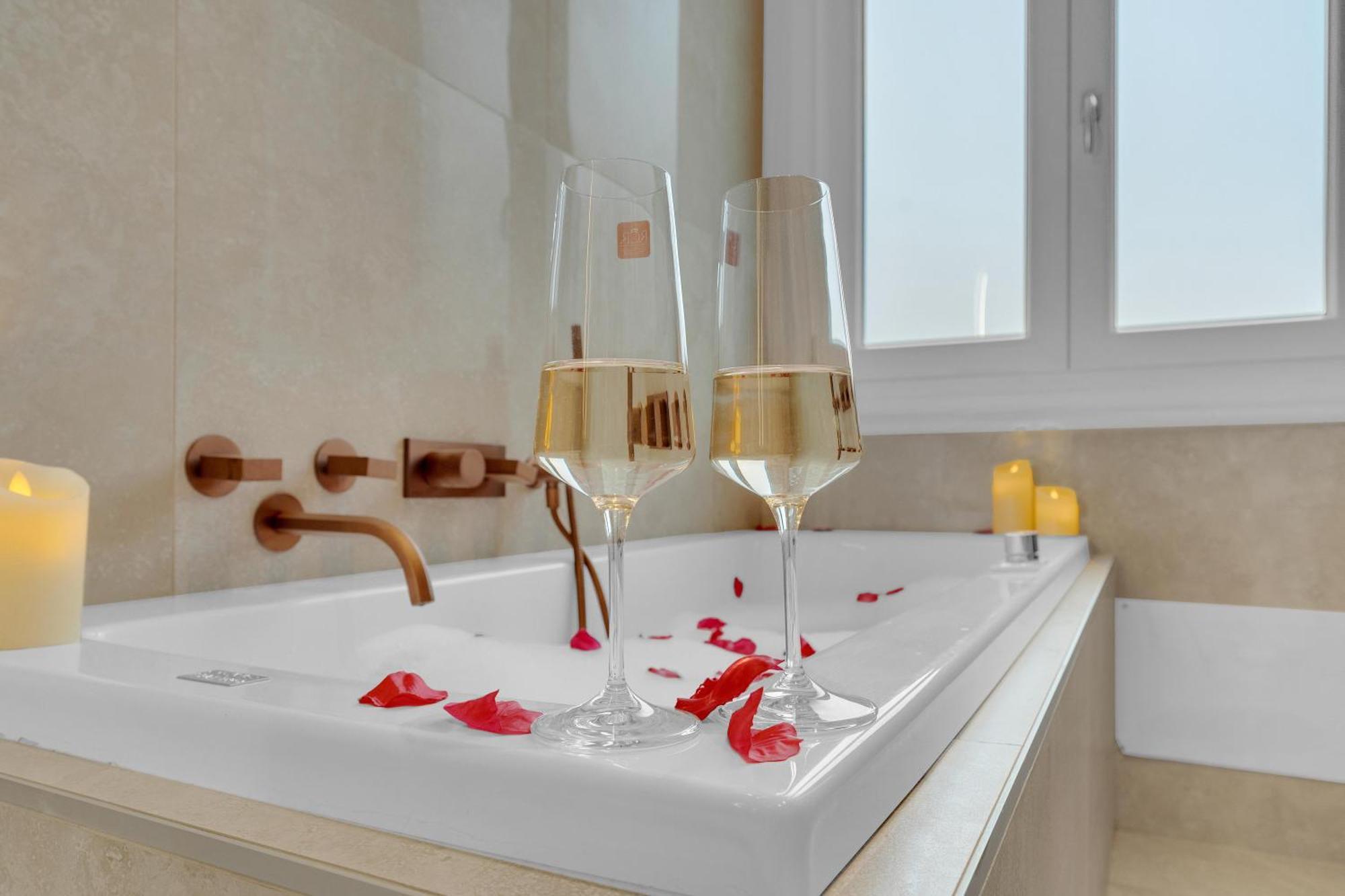 Is In The Air - Suspended Bed & Bath Hub Appartamento *