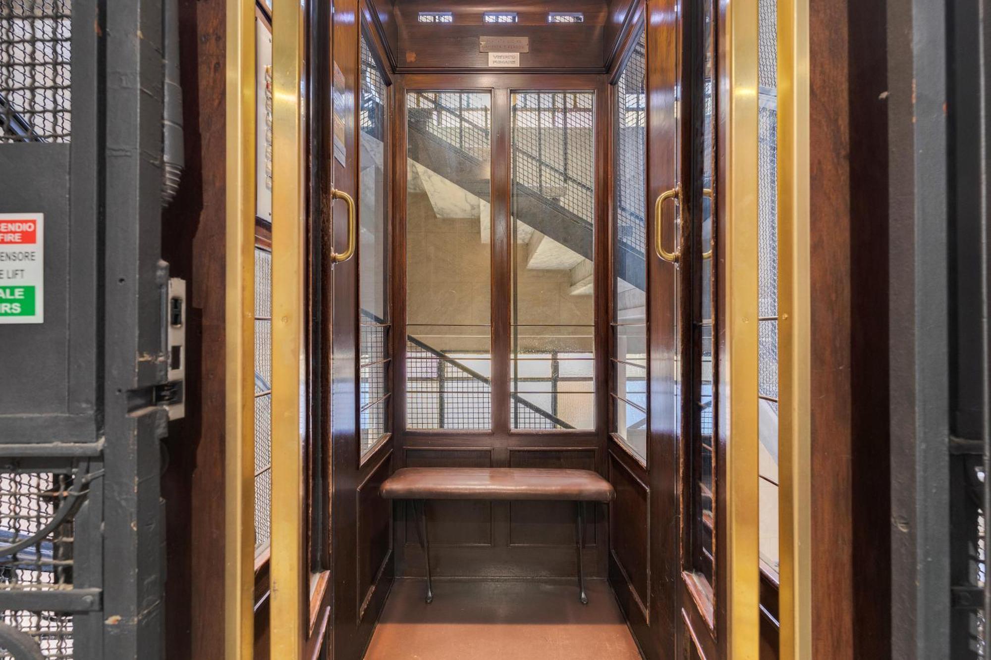 Appartamento Is In The Air - Suspended Bed & Bath Hub