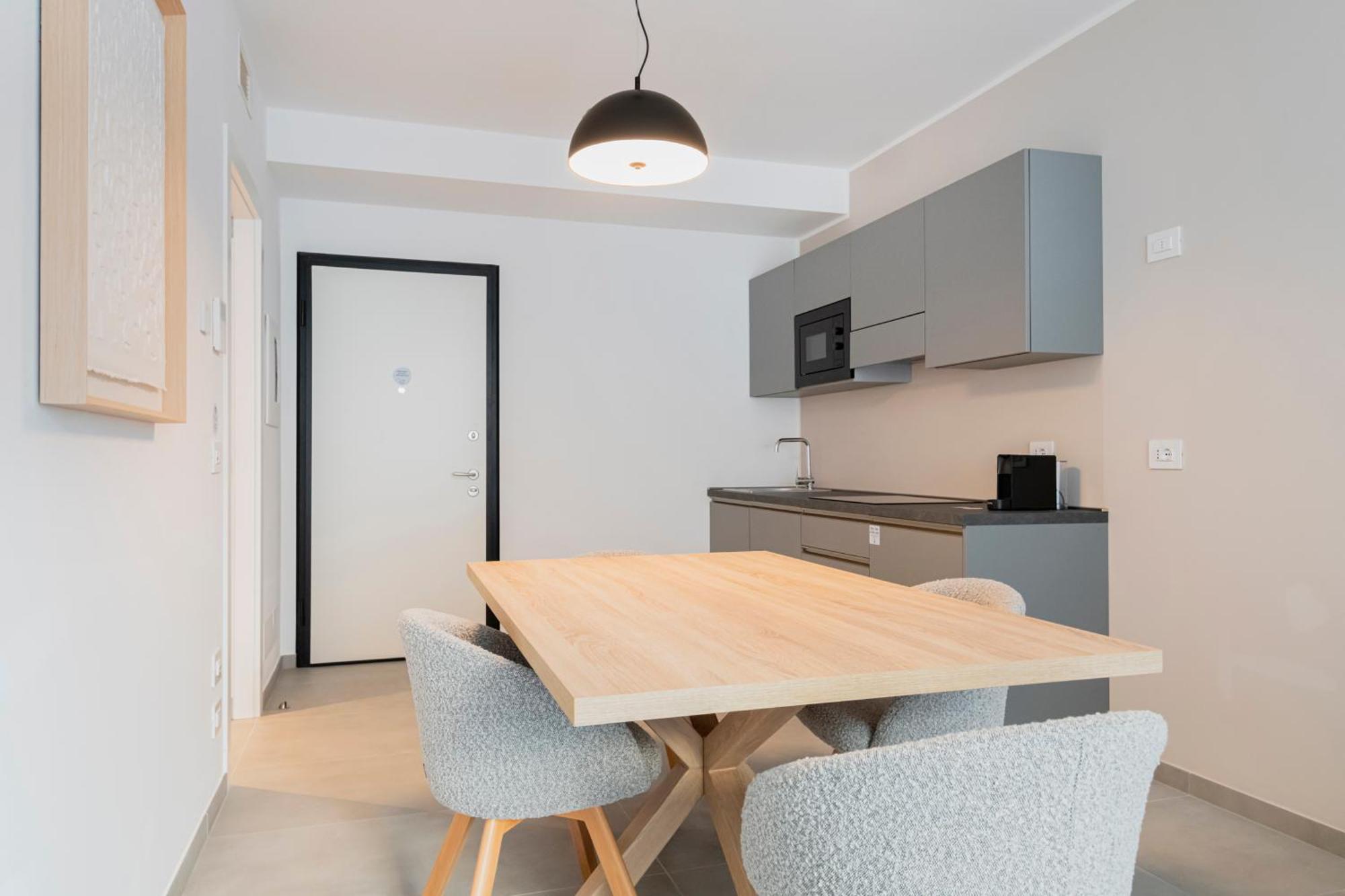 Relstay - De Angeli * Milan