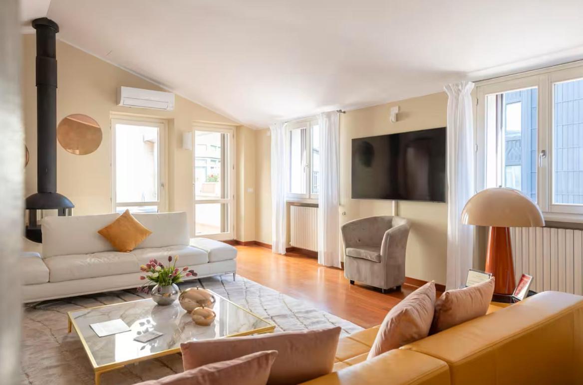 4 Bedroom Apartament With Terrace-duomo View Milaan