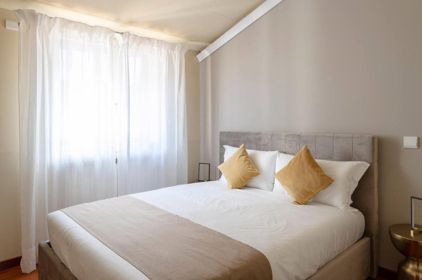 Appartement 4 Bedroom Apartament With Terrace-duomo View