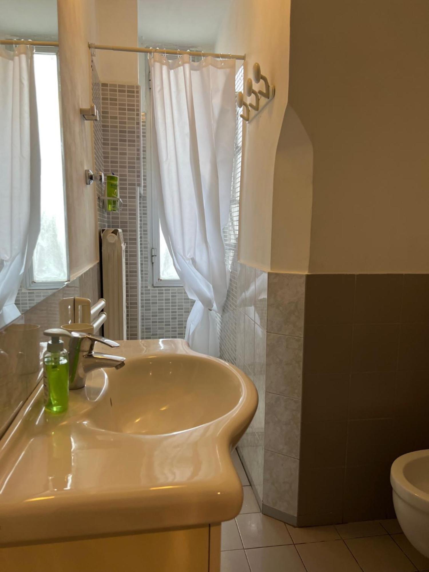 Natalia's 2-rooms Cozy Flat, Only 10 Min To Duomo * Milano