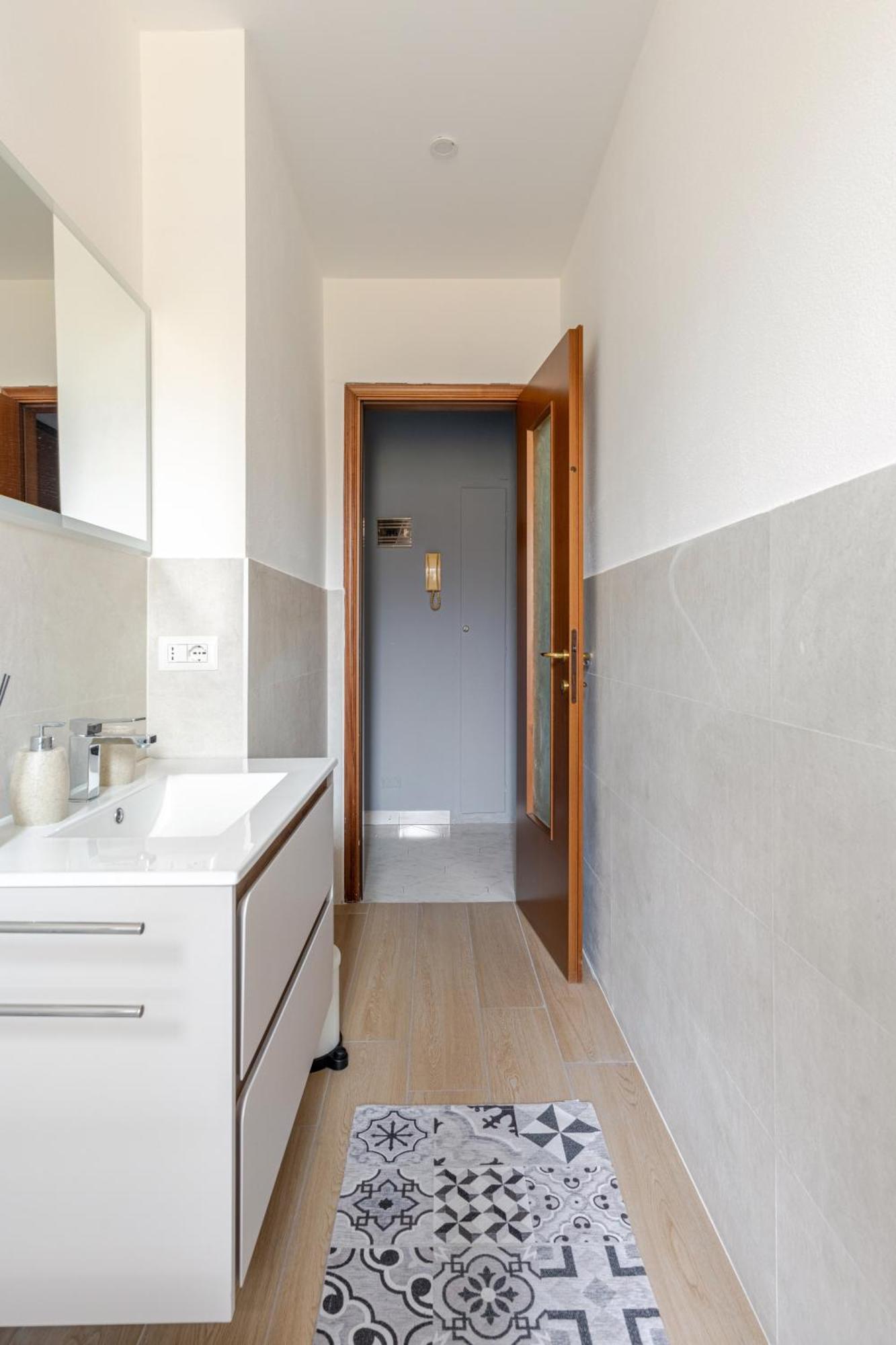 - Isola Leilighet Milano