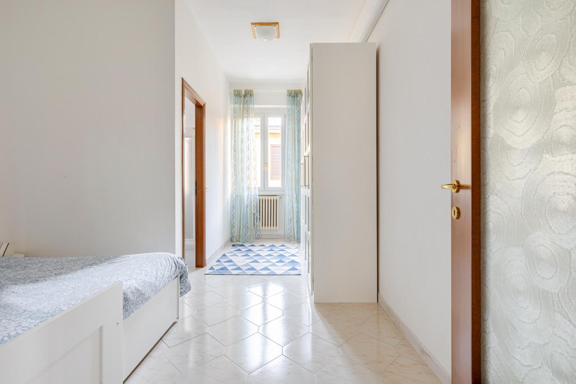 - Isola Leilighet Milano