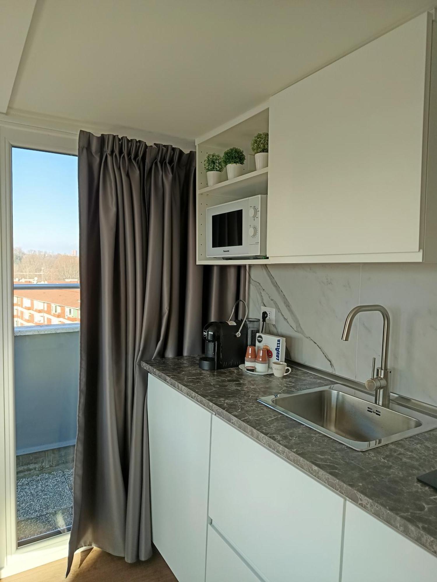 Bed & Breakfast Sky View With Swimming Pool, Ac, Wifi, M2 Milano
