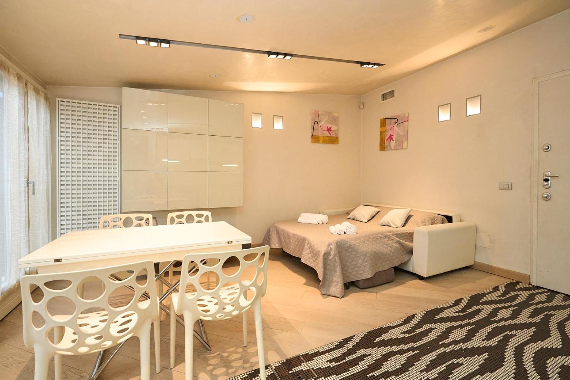 Luxury House - 2 Minutes Walk From Station * Milano