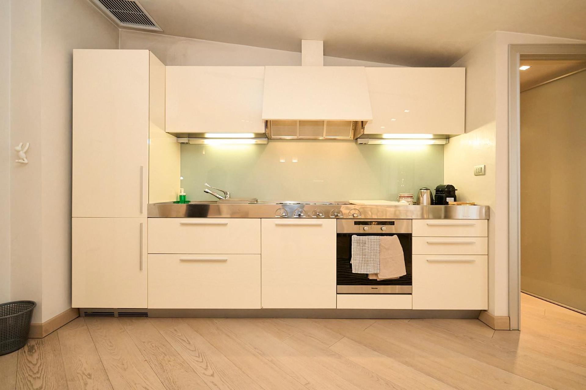 Luxury House - 2 Minutes Walk From Station *