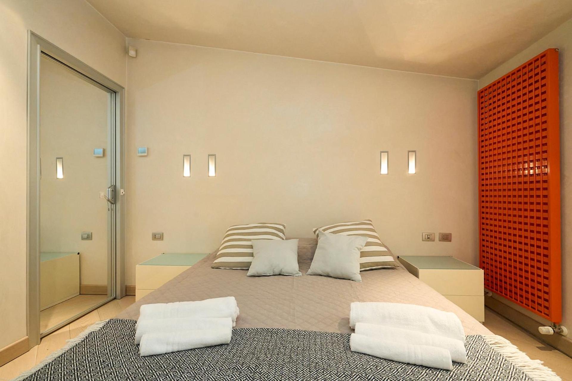 Luxury House - 2 Minutes Walk From Station * Milano
