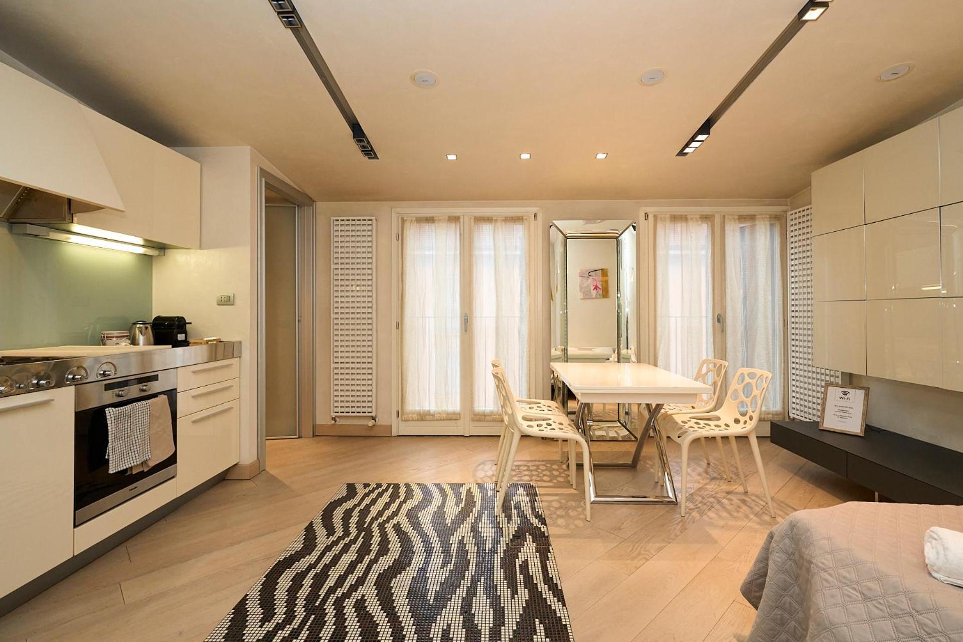 Luxury House - 2 Minutes Walk From Station * Milano