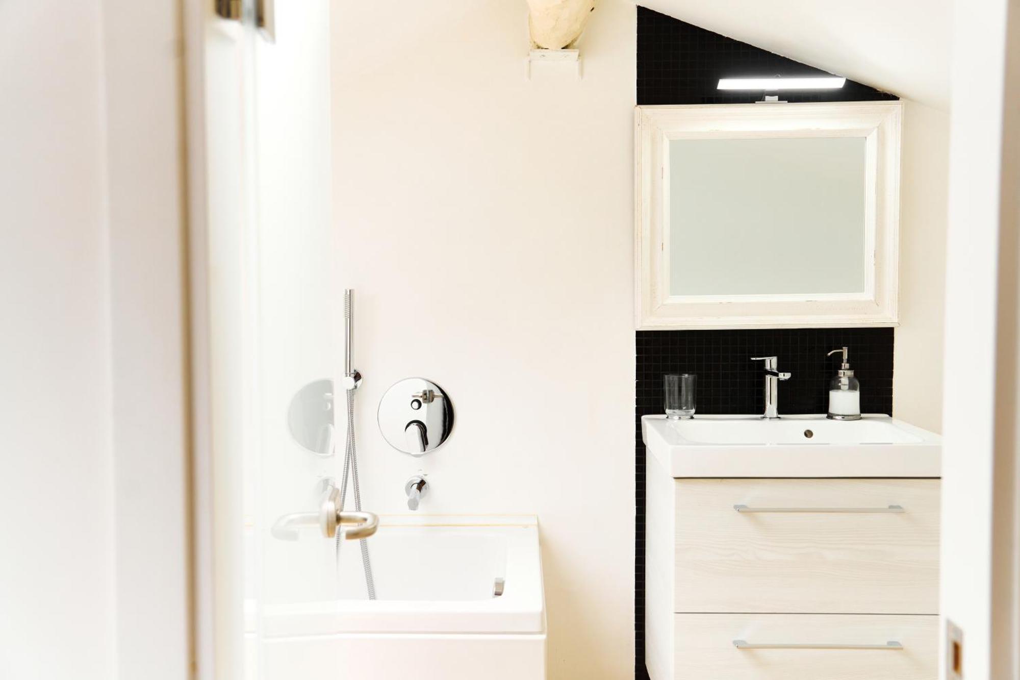 Riverside Loft Navigli - Spacious Two-bedroom Milaan