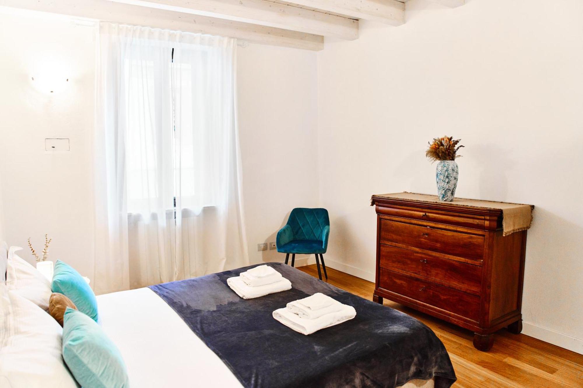 Riverside Loft Navigli - Spacious Two-bedroom Appartement *
