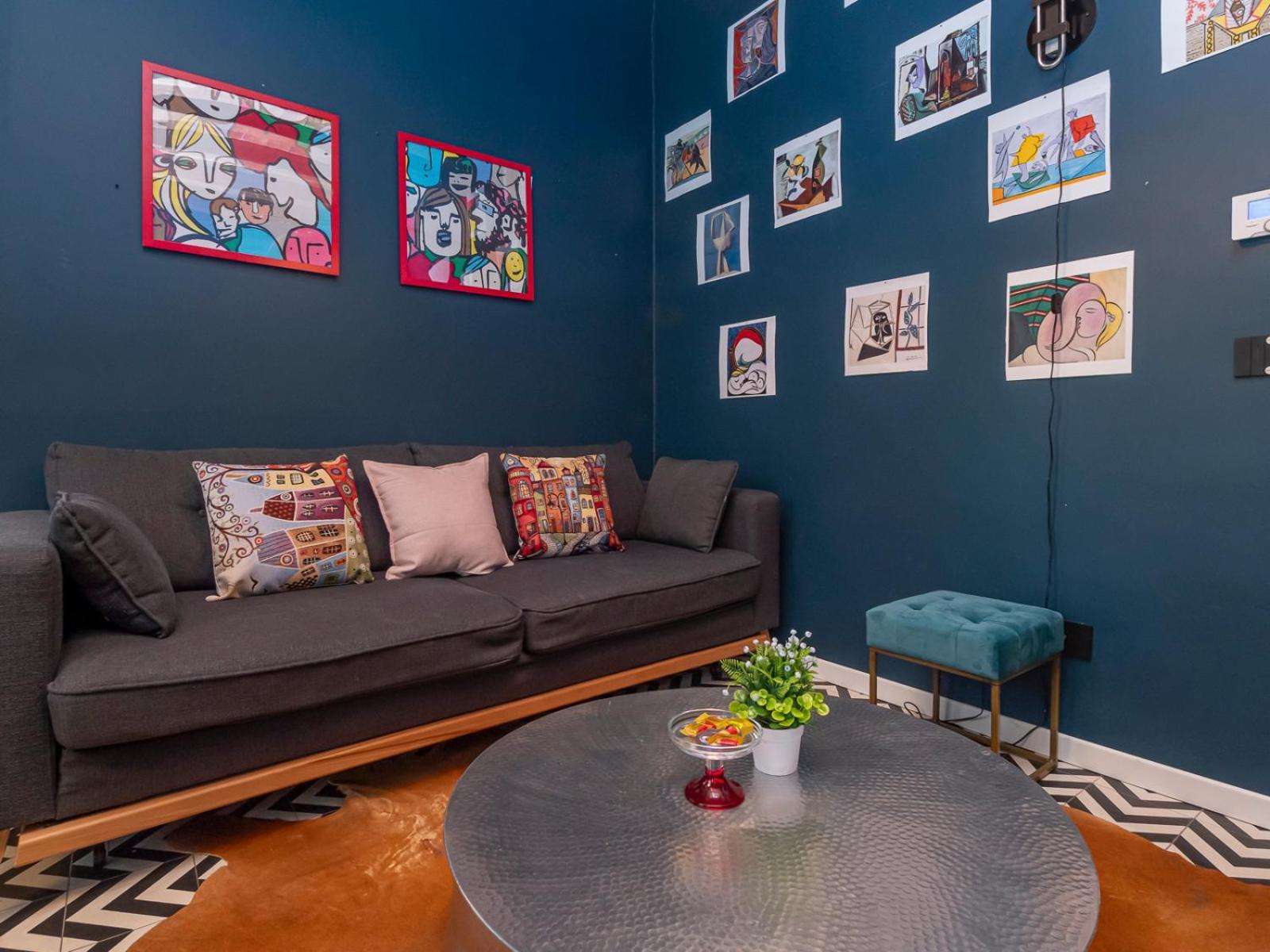 Design - Bernardino De Conti 6 * Milano