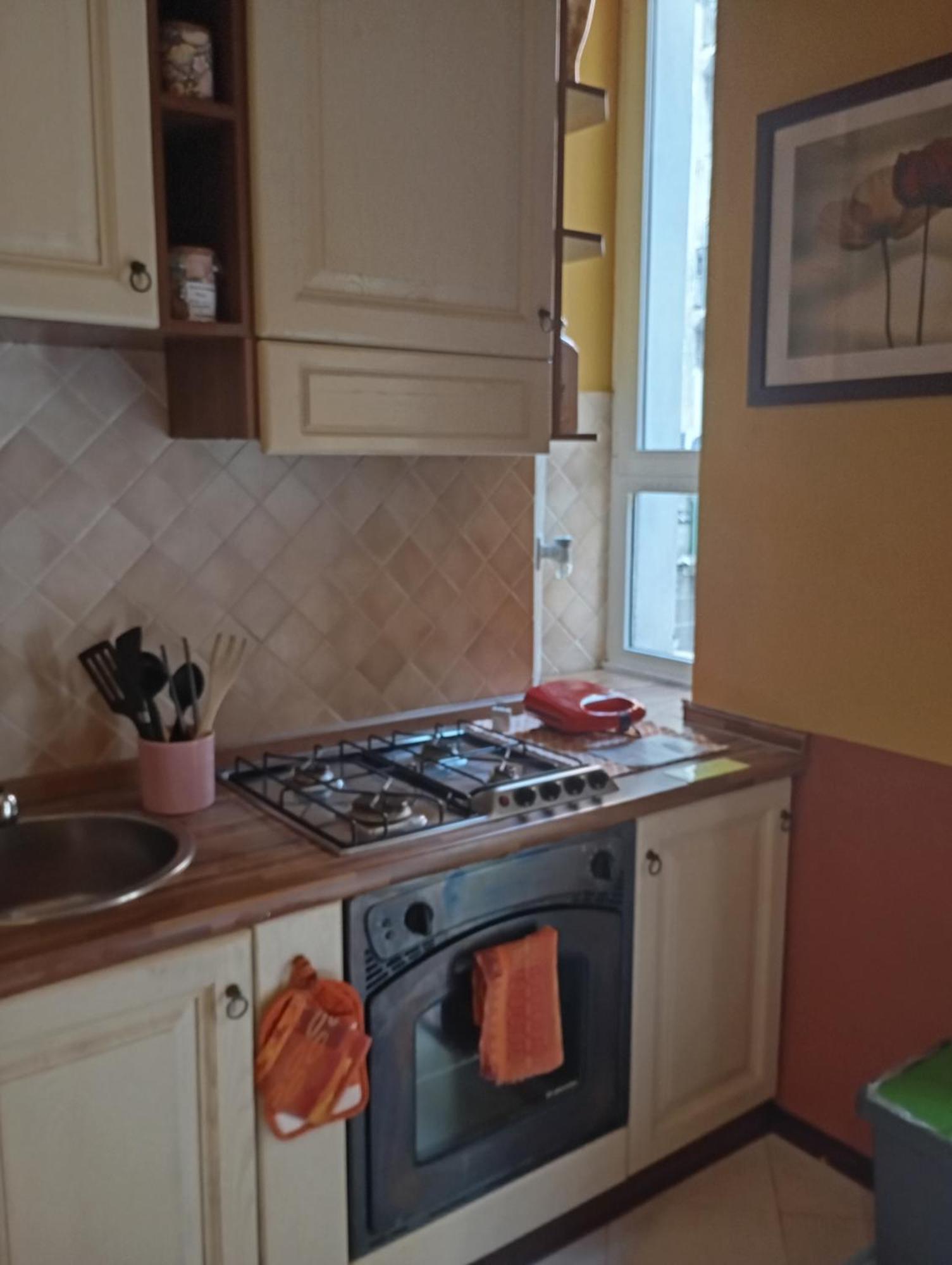 Flores Home, Vintage Style & Comfort Steps To Center, Navigli, Bocconi Apartment