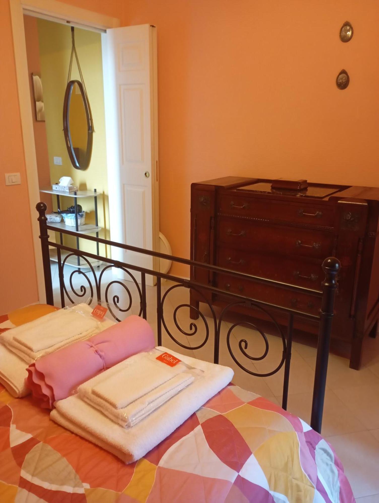 Apartment Flores Home, Vintage Style & Comfort Steps To Center, Navigli, Bocconi Mailand