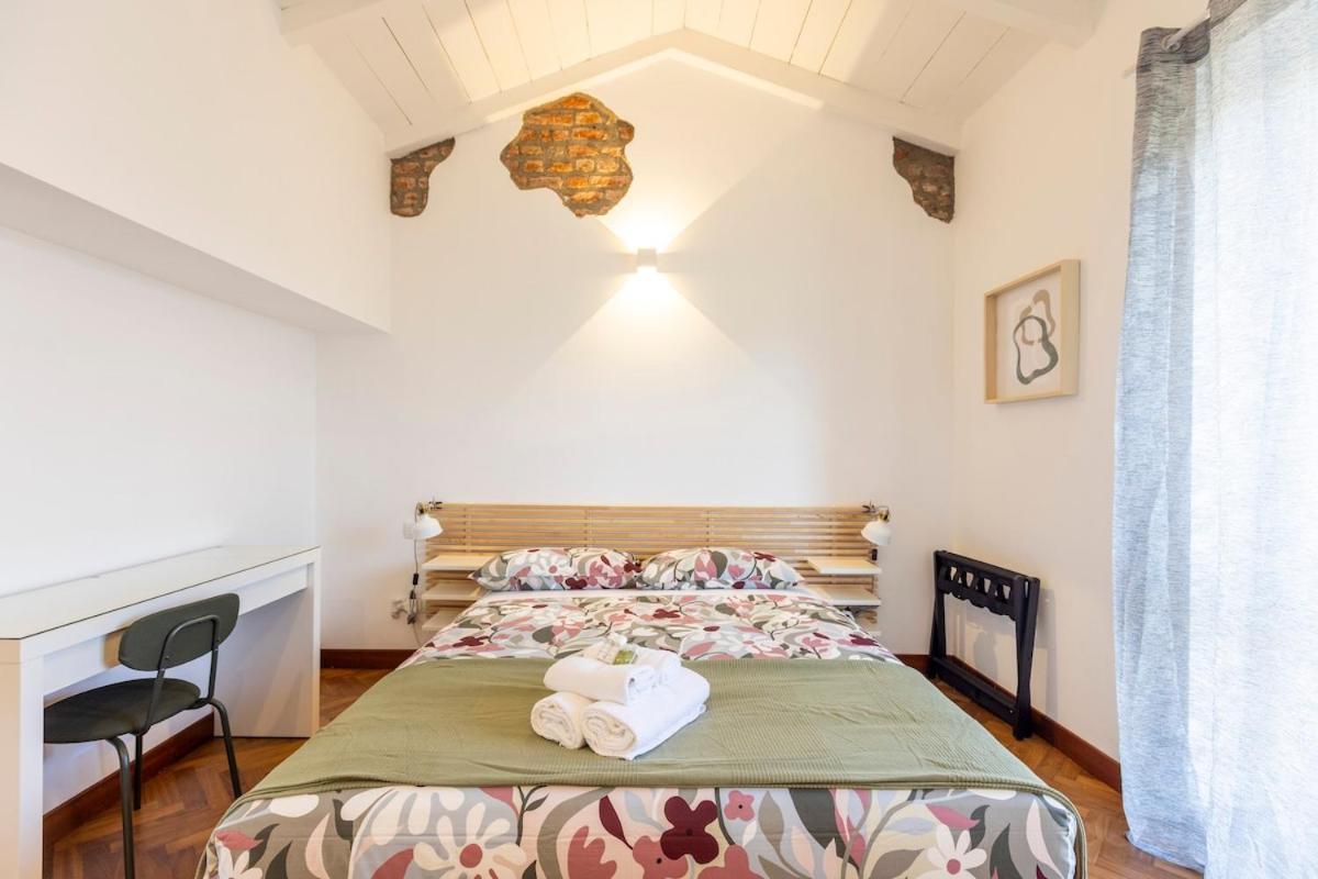 15th-century Apt, City-mxp Train Milano
