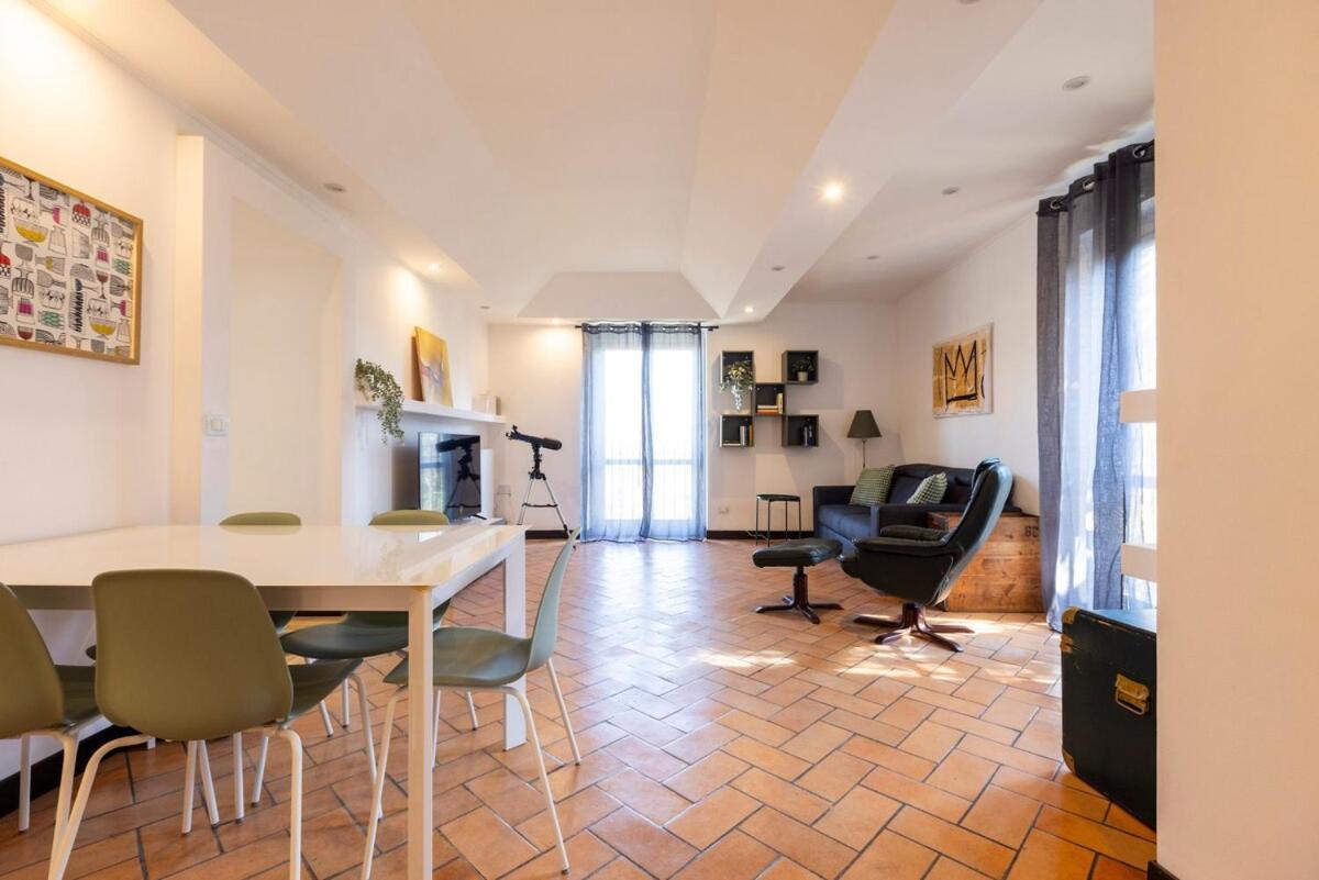 15th-century Apt, City-mxp Train *