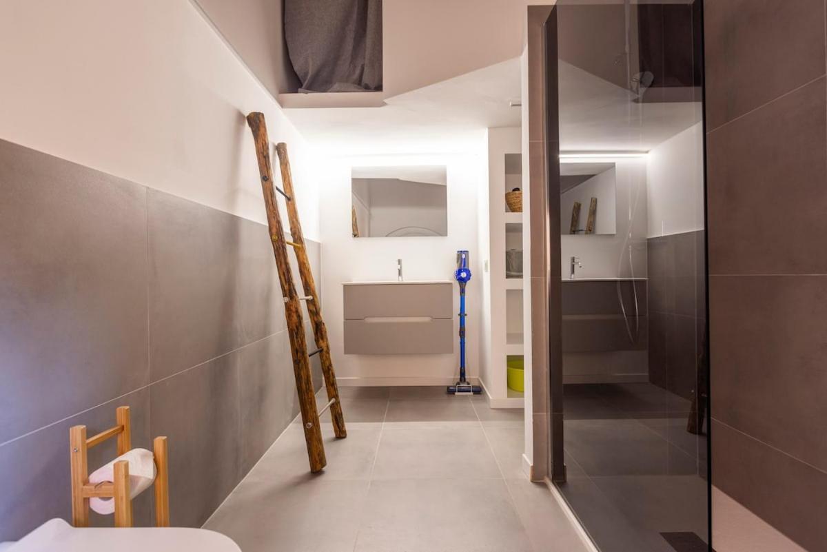15th-century Apt, City-mxp Train Milano