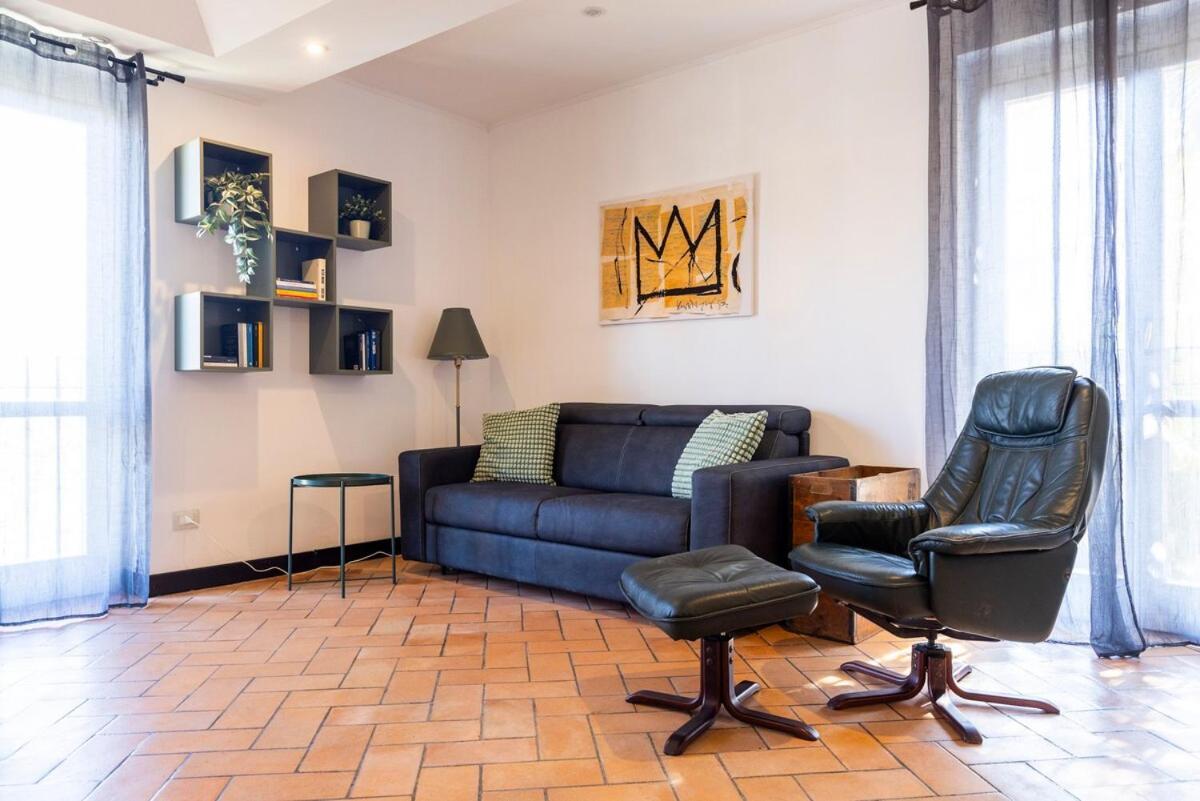 15th-century Apt, City-mxp Train Milano
