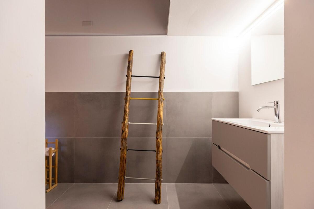 15th-century Apt, City-mxp Train Milano
