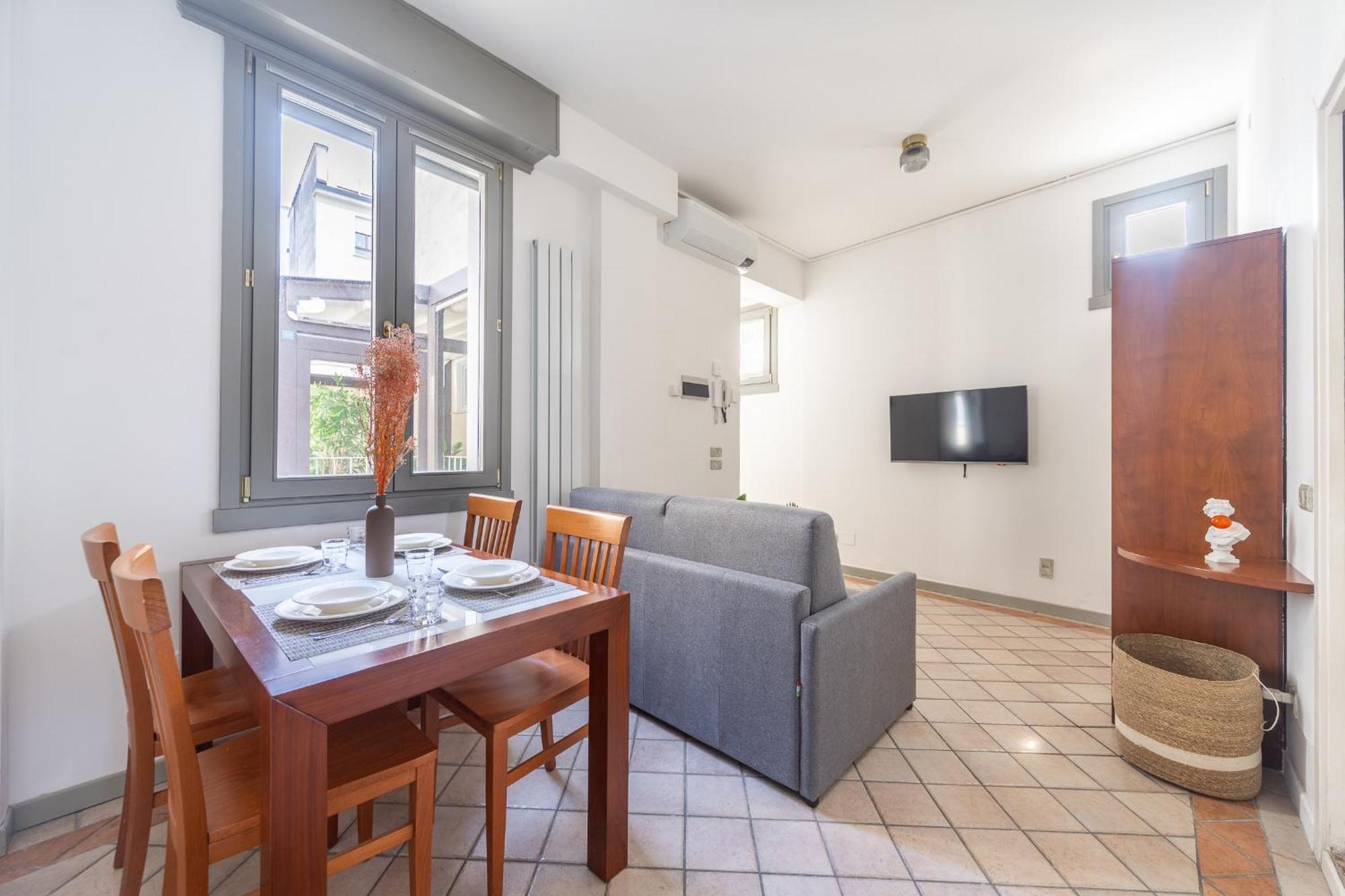 Stunning & 1bdr With Terrace In Cadorna Area By Rentopolis * Mailand