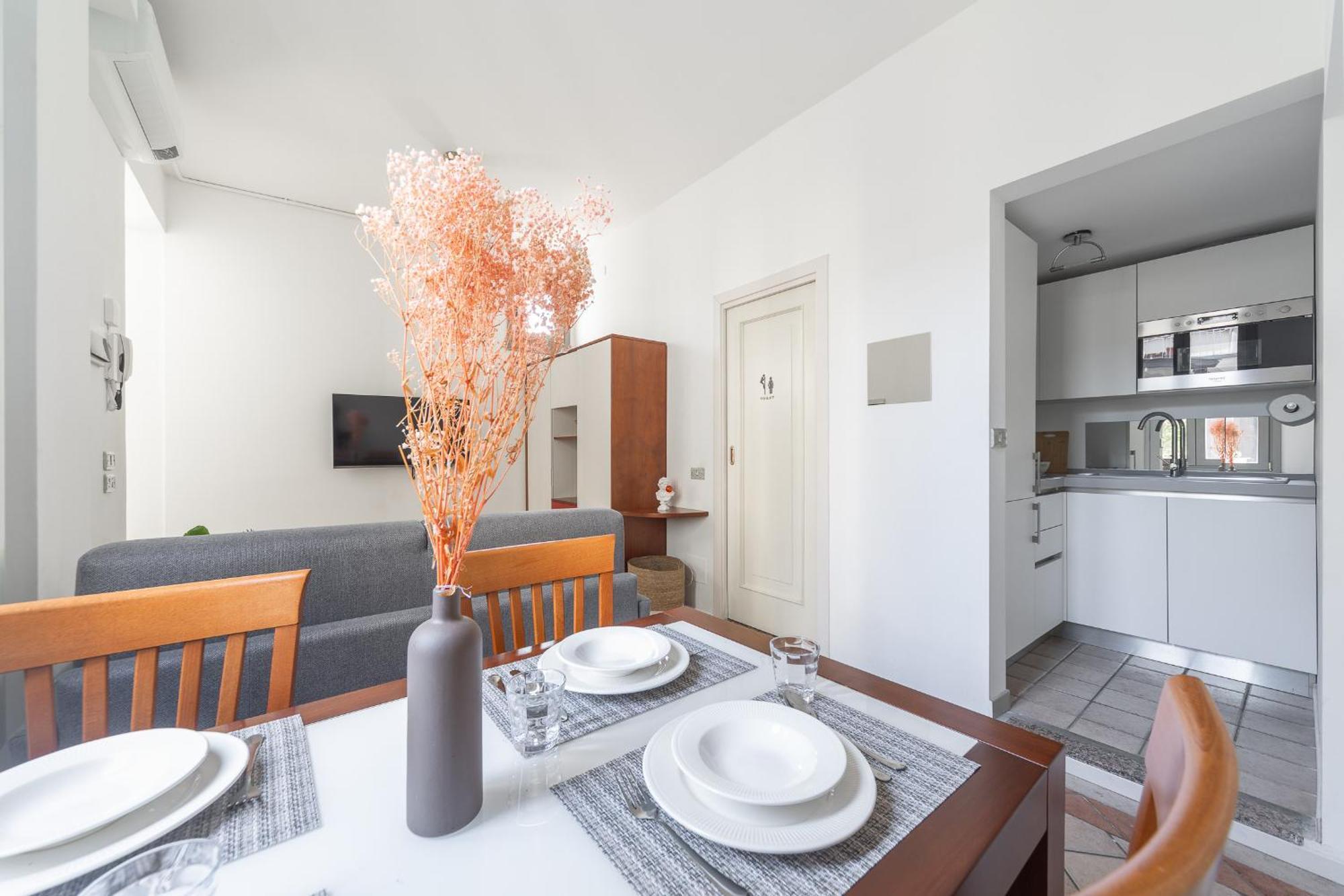 Stunning & 1bdr With Terrace In Cadorna Area By Rentopolis Mailand